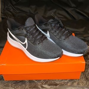 Nike Pegasus 39 women’s size 8.5